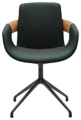 Moderner Sessel mit schwarzem Lederbezug und Holzarmlehnen, Vorderansicht