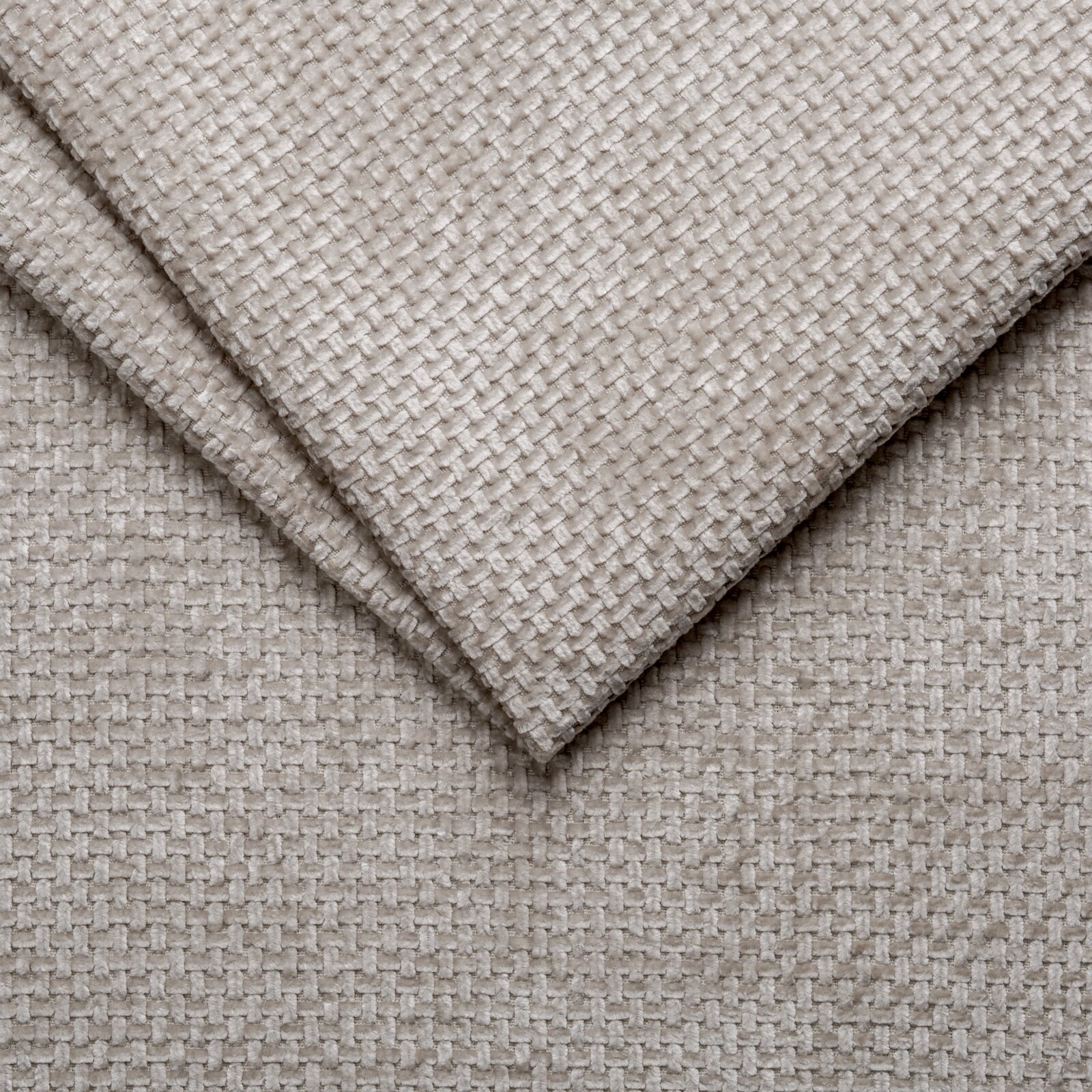 Nahaufnahme eines beigen, strukturierten Stoffes in diagonaler Perspektive, verwendet für ein Polsterbettgestell.