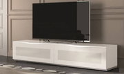 Modernes weißes TV-Lowboard mit glänzender Oberfläche, frontal betrachtet, mit großem Flachbildfernseher darauf.