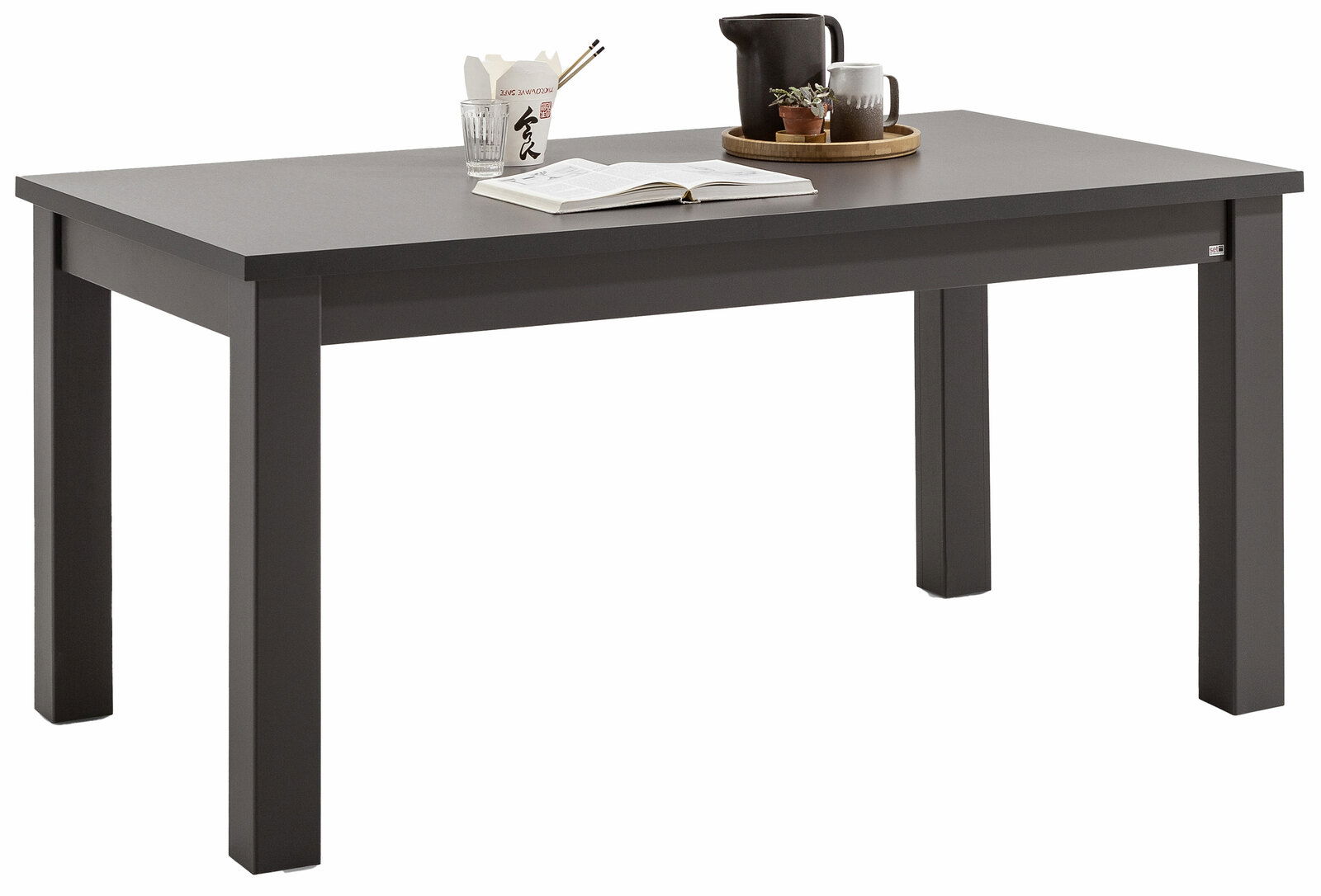 Set one by Musterring Esstisch TACOMA Moderner grauer Esstisch aus Holz, seitliche Perspektive, dekoriert mit Geschirr und Pflanzen.