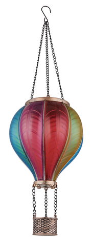 Bunte Solarleuchte in Form eines Heißluftballons, von der Seite betrachtet, mit Kettenaufhängung.