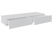 Weiße Wandkonsole mit zwei offenen Schubladen, seitliche Perspektive