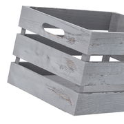 Graue Holz-Aufbewahrungskiste mit seitlichen Griffen, schräg von der Seite fotografiert