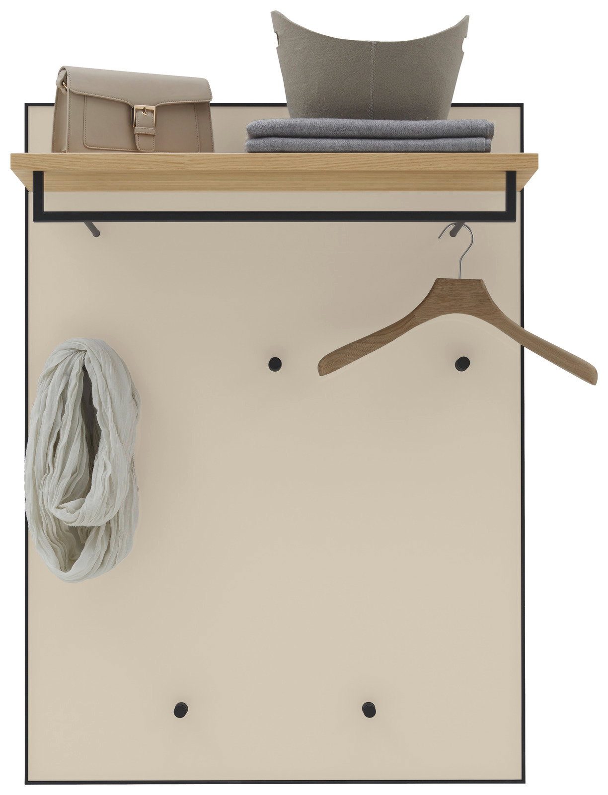 Garderobenpaneel mit Holzablage, Kleiderhaken und Kleiderbügel, frontal betrachtet.