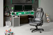 Gaming-Stuhl in einem modernen Gaming-Zimmer, seitliche Perspektive