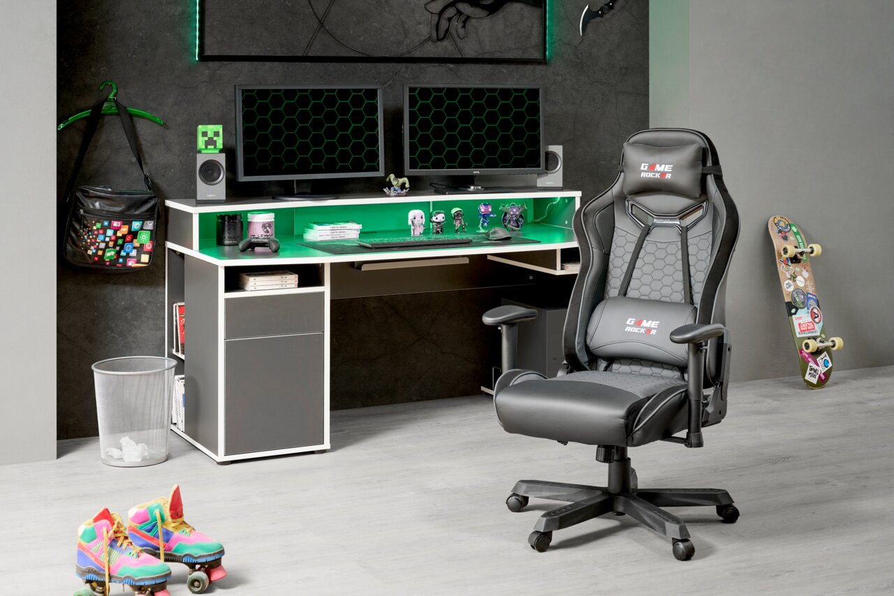Gamingstoel in een moderne gamekamer, zijaanzicht