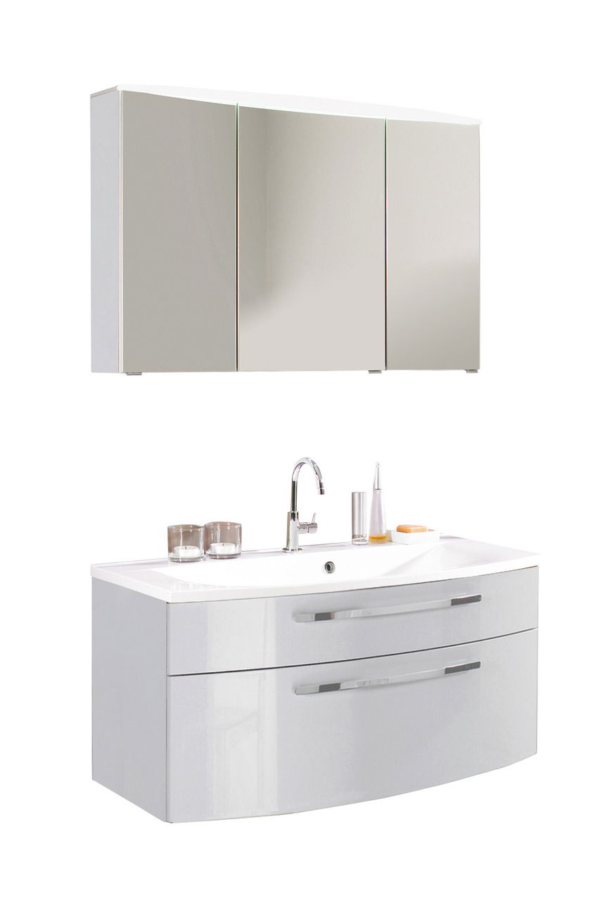 Moderner Badblock mit Spiegelschrank und Waschbecken, Frontalansicht