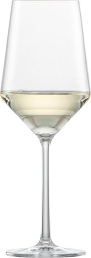 Sauvignonglas Pure, gefüllt mit Weißwein, in Frontalansicht