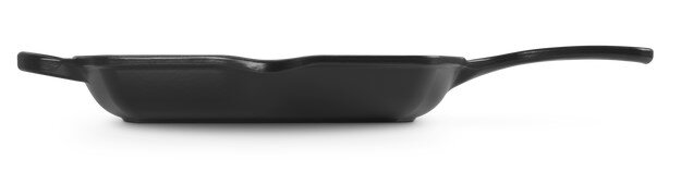 Seitenansicht einer schwarzen Grillpfanne mit langem Griff, 26 cm Durchmesser.