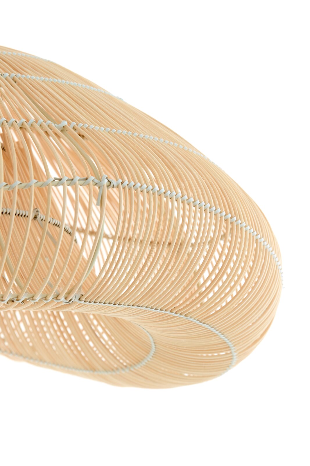Light&Living Hängeleuchte JANZUR Nahaufnahme einer Hängeleuchte aus geflochtenem Material in natürlichem Farbton, seitliche Perspektive.