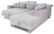 Graues Ecksofa mit verstellbaren Kopfstützen und mehreren Kissen, Perspektive von vorne rechts
