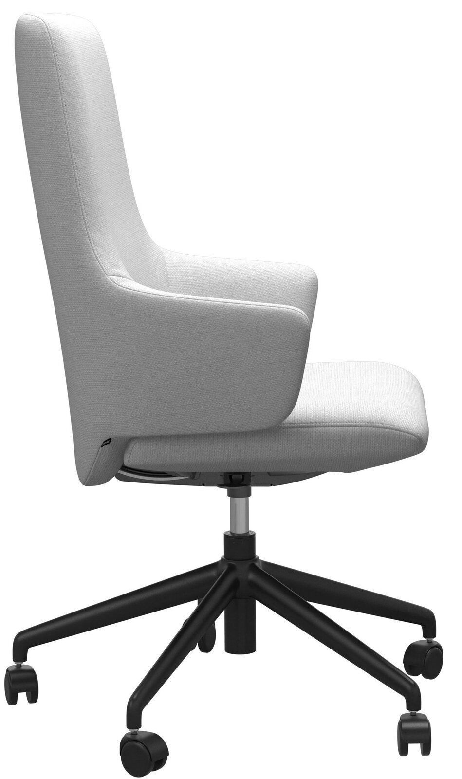 Seitenansicht eines beigen Home Office Sessels mit schwarzem Drehfuß und Rollen.