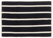 Badematte mit schwarzen und weißen Streifen, Draufsicht
