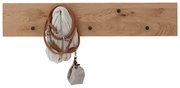 Holzgarderobe mit Haken, frontal betrachtet, mit einem Schal und einer Tasche behängt.