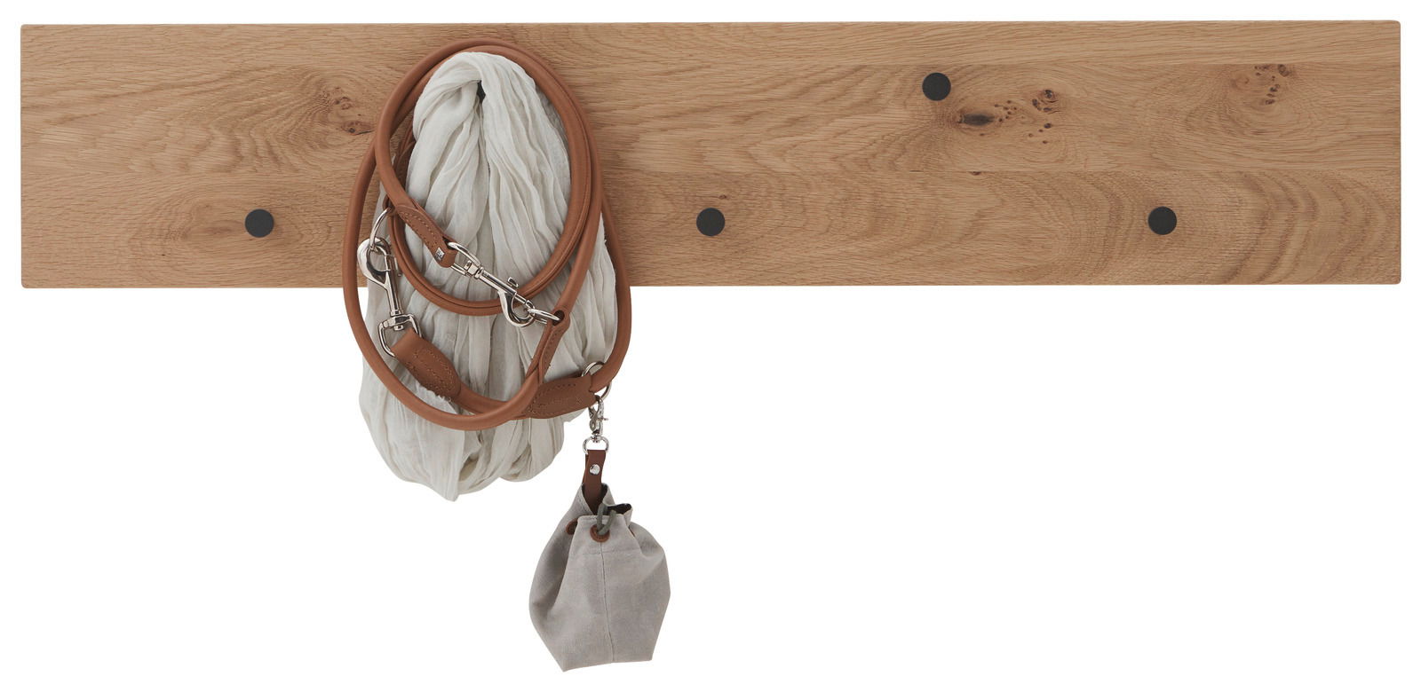 Holzgarderobe mit Haken, frontal betrachtet, mit einem Schal und einer Tasche behängt.