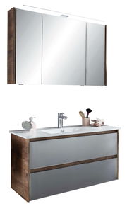 Moderne Badkombination mit Spiegelschrank und Waschbeckenunterschrank in Holzoptik, frontal betrachtet.