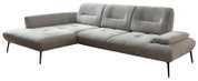 Grijze L-vormige hoekbank met chaise longue links, verstelbare hoofdsteunen en zwarte metalen poten, getoond in schuin vooraanzicht.