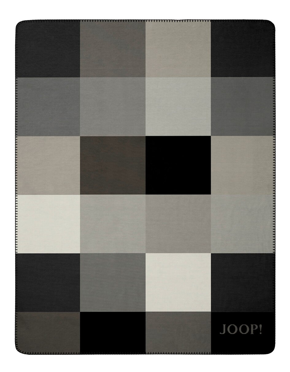 Draufsicht auf eine rechteckige JOOP! Wohndecke mit abgerundeten Ecken, Zierstichkante und großflächigem Karomuster in Schwarz, Grau und Creme
