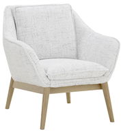 Moderner Sessel mit hellgrauem Stoffbezug und Holzbeinen, seitliche Perspektive