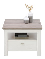 Beistelltisch CAMRON aus Holz mit einer Schublade und einem offenen Fach, darauf zwei dekorative Vasen, Frontalansicht