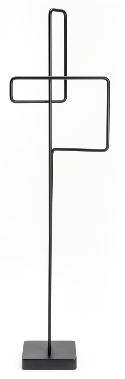 Moderner schwarzer Herrendiener aus Metall mit minimalistischer Form, frontal abgebildet.