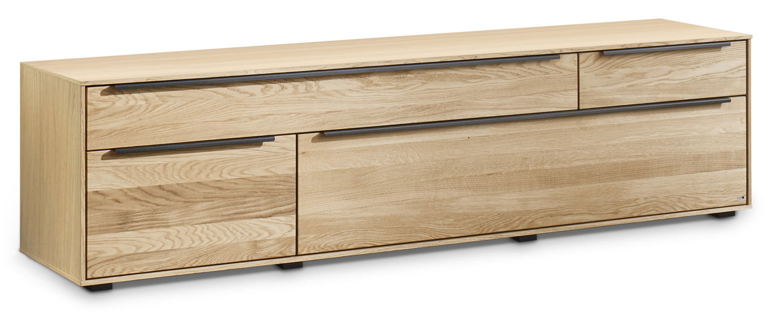 Großes TV-Lowboard aus hellem Holz mit zwei Schubladen und zwei Türen, Frontansicht.