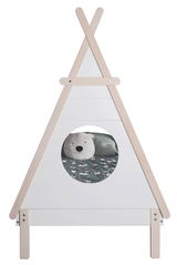 Frontansicht eines Kinderbetts in Tipi-Form mit rundem Fenster und einem Kuscheltier im Inneren.