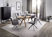 Esszimmer mit modernem Tisch und sechs grauen Stühlen, seitliche Perspektive