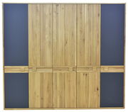 5-türiger Drehtürenschrank aus Holz mit dunklen Akzenten, Frontalansicht