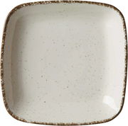 Vogelperspektive auf einen quadratischen, beige gesprenkelten Suppenteller mit braunem Rand.