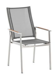 Moderner Sessel aus Metall mit Netzbespannung und Holzarmlehnen, seitliche Perspektive