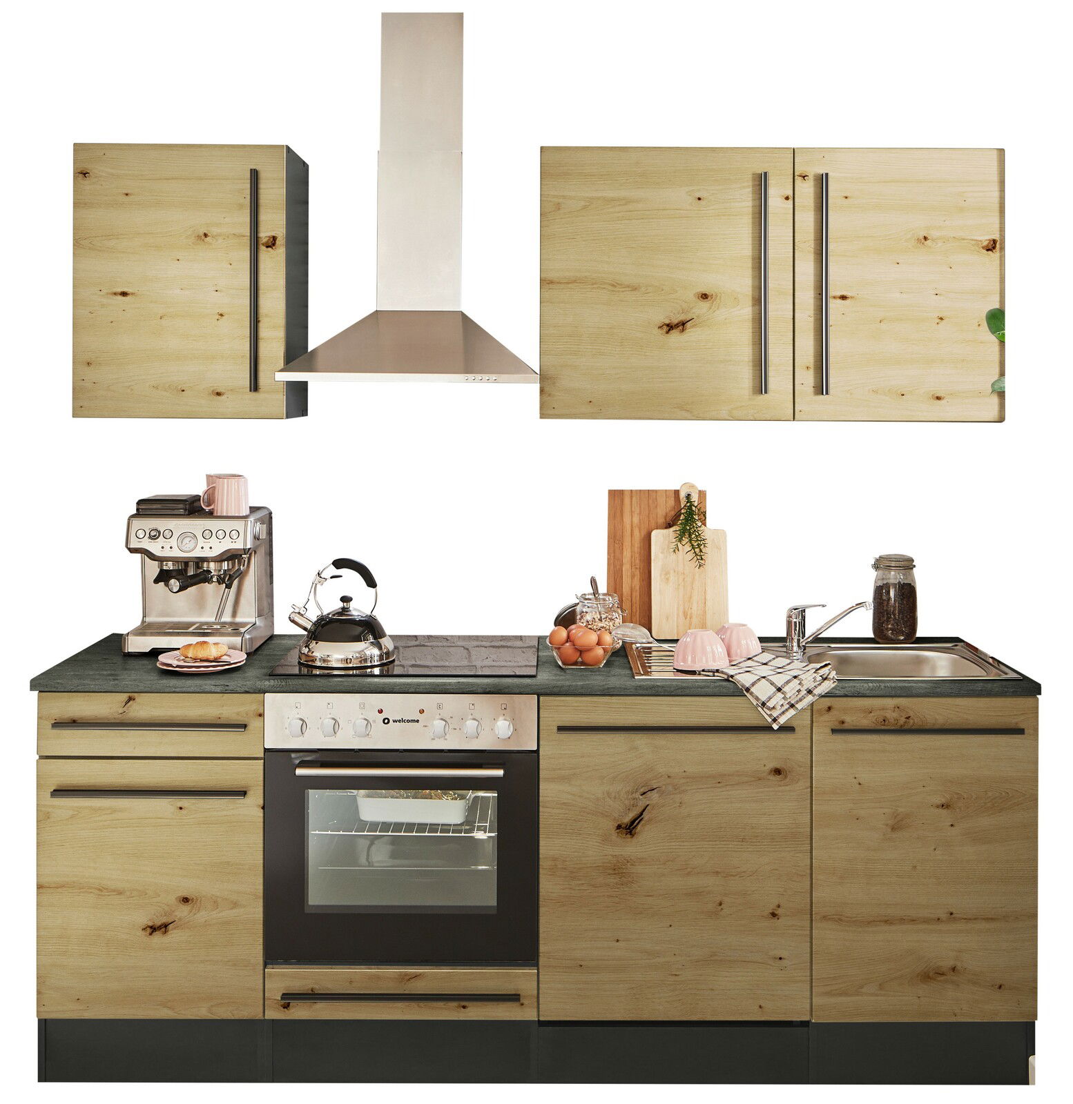 Küchenblock 220 mit Holzfronten, Edelstahl-Dunstabzugshaube, Herd, Spüle und Kaffeemaschine, frontal betrachtet.
