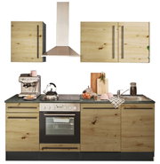 Küchenblock 220 mit Holzfronten, Edelstahl-Dunstabzugshaube, Herd, Spüle und Kaffeemaschine, frontal betrachtet.