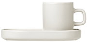 Beige Espressotasse mit Untertasse, seitliche Perspektive