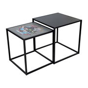 Zwei ineinander schiebbare, quadratische Beistelltische im Set mit schwarzem Metallgestell; ein Tisch mit Minecraft-Motiv auf der Platte, Ansicht schräg von vorne/oben.