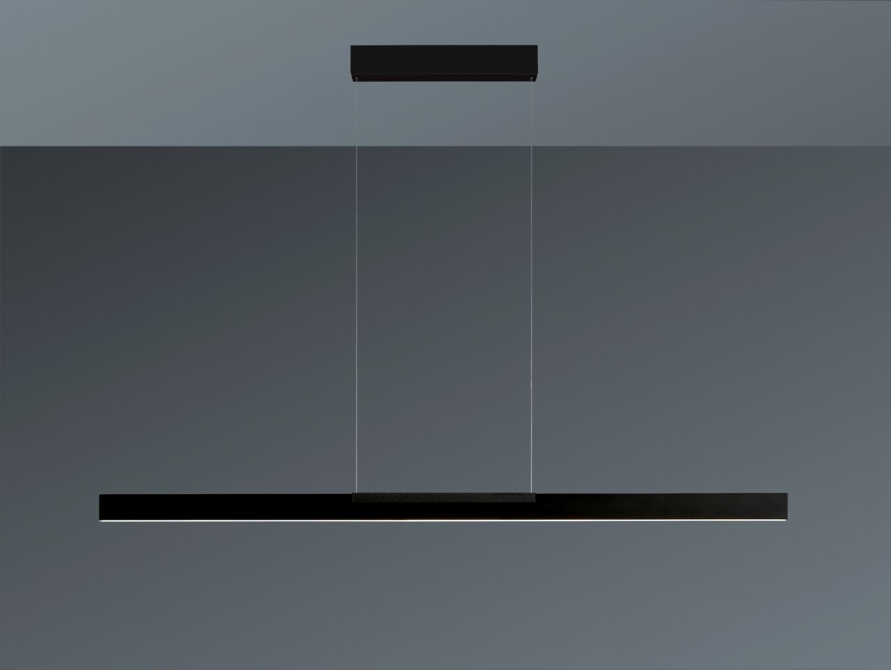 Moderne Pendelleuchte MODUS in schwarzem Design, seitliche Perspektive