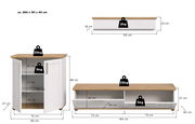 Wohnkombination in Weiß mit Holzoberfläche, bestehend aus einem hohen Schrank mit zwei Türen und einem niedrigen TV-Schrank mit Schubladen, Gesamtmaße ca. 260 x 151 x 40 cm, Perspektive von vorne.