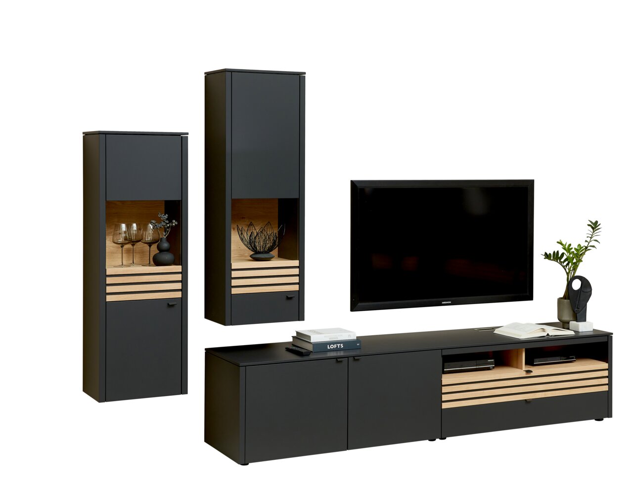 Moderne Wandkombination in schwarzem Design mit zwei hohen Schränken und einem TV-Board, frontal betrachtet.