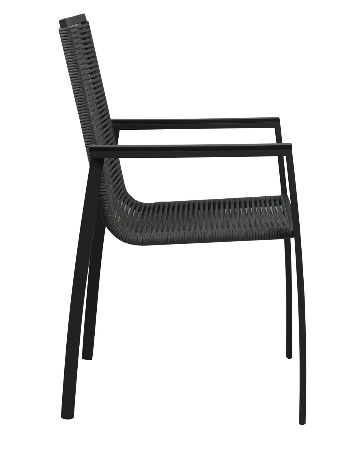 Zijaanzicht van een moderne tuinstoel met een zwart metalen frame en een gevlochten zitting.