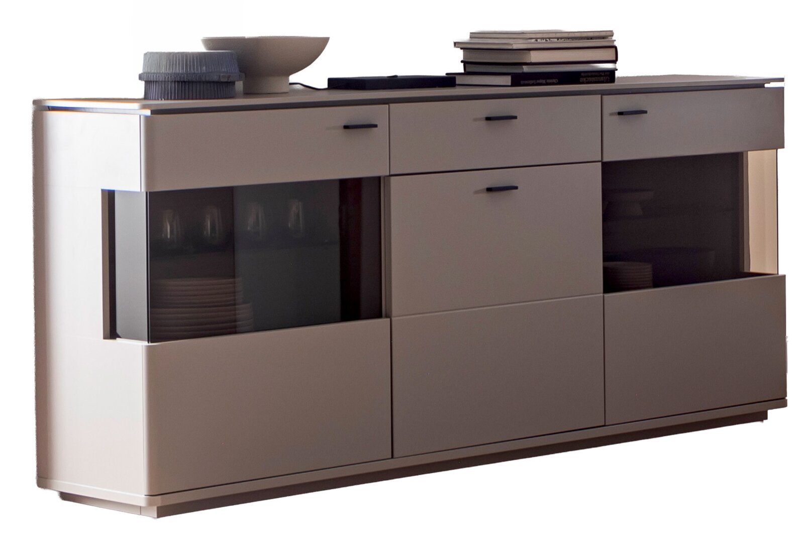 Modern dressoir in grijs met afgeronde hoeken, twee schuifdeuren van getint glas en lades, met decoratie op het bovenblad, licht van links gefotografeerd in vooraanzicht.