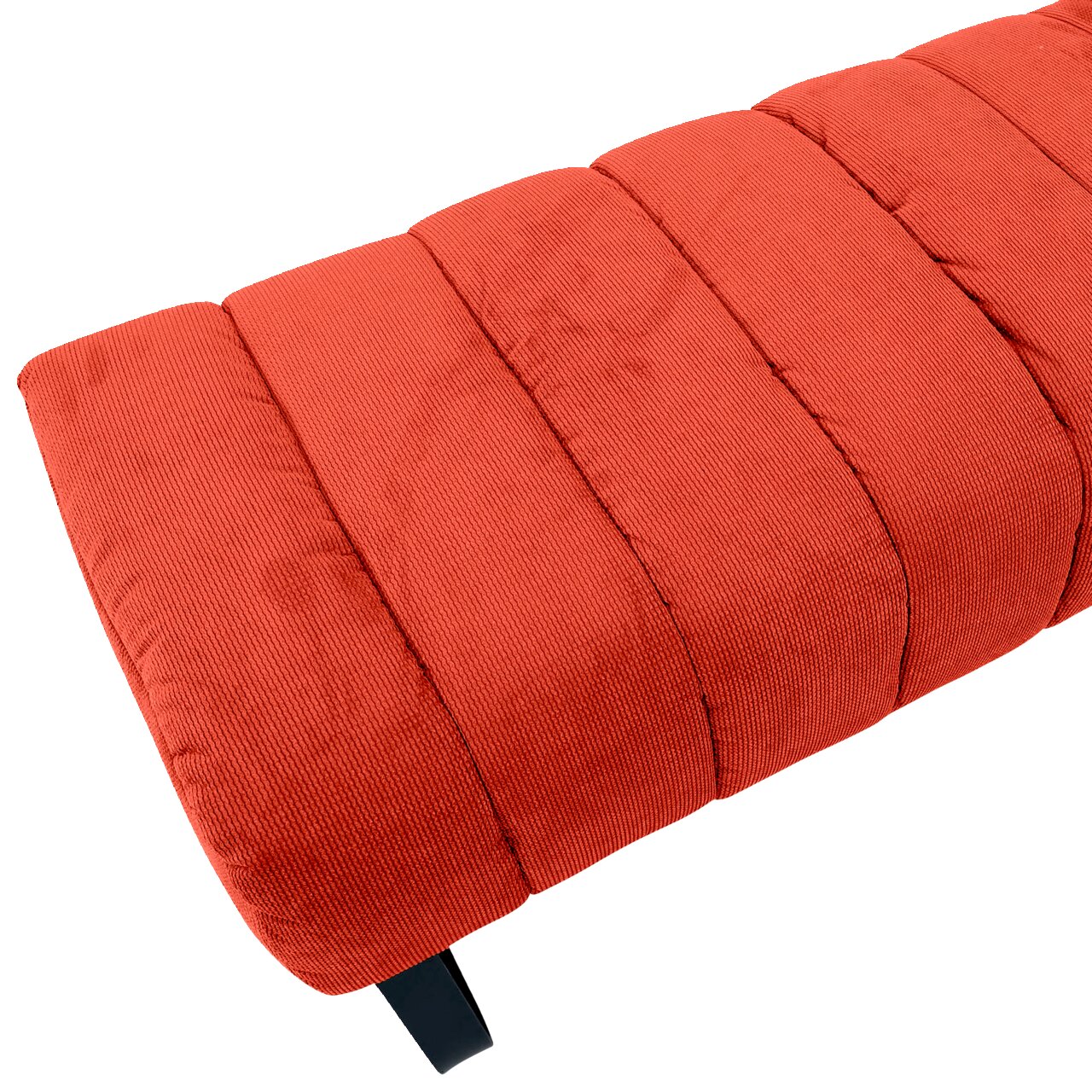 Novel 2er-Sitzbank LAILA Rote 2er-Sitzbank aus Stoff mit gestepptem Design, seitliche Perspektive