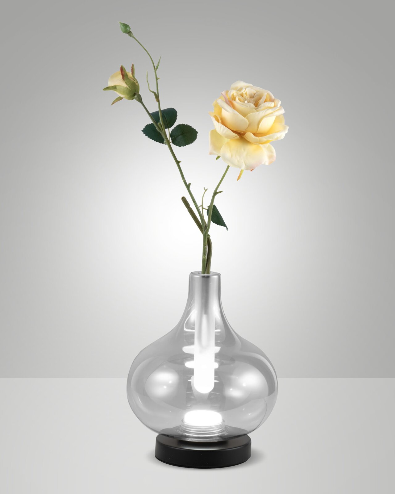 LED-Glasvasenleuchte mit einer gelben Rose, seitliche Perspektive