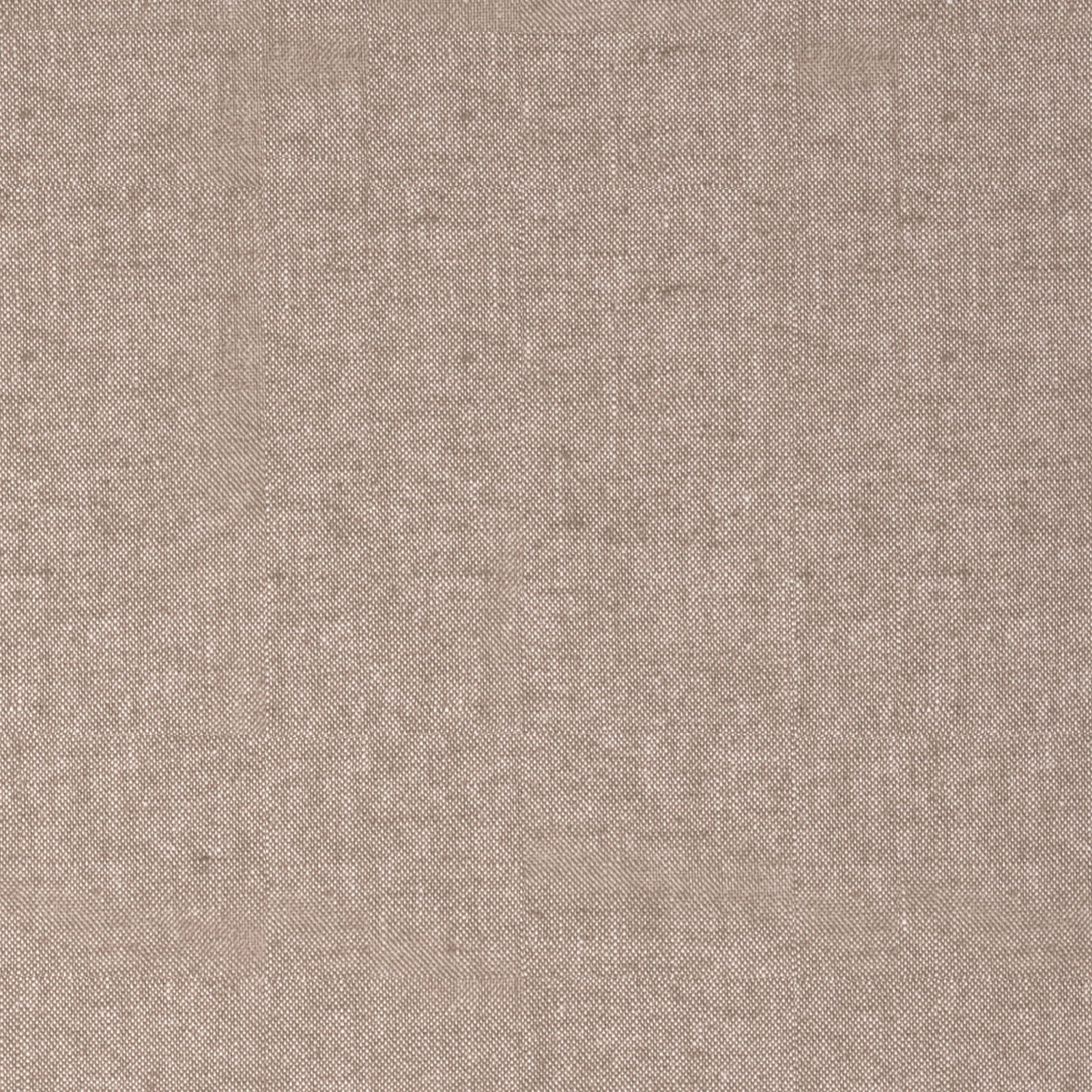 Nahaufnahme eines beige-farbenen Stoffes mit feiner Webstruktur, Draufsicht