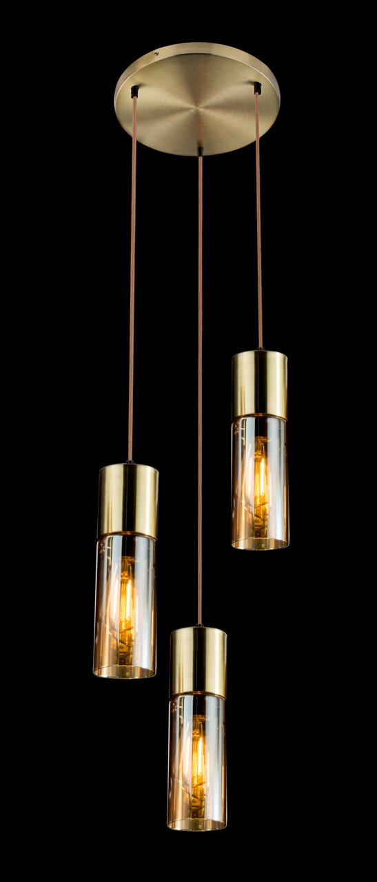 Dreiflammige Hängeleuchte mit goldenen Zylindern und klaren Gläsern, von unten betrachtet.
