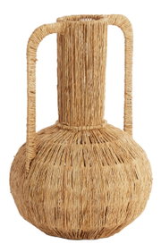 Geflochtene Vase aus Naturmaterialien mit zwei Griffen, seitliche Perspektive