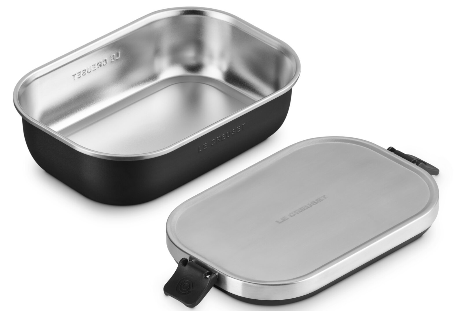 LE CREUSET Lunchbox Zwart Mat ON THE GO Zwarte, matte roestvrijstalen lunchbox met afneembaar deksel, in perspectief van bovenaf gezien.