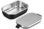 Schwarze, matte Lunchbox aus Edelstahl mit abnehmbarem Deckel, perspektivisch von oben gezeigt.