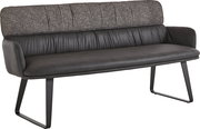 Moderne Sitzbank in Schwarz mit gepolsterter Sitzfläche und Armlehnen, hoher Rückenlehne in grauem Stoff, Metallkufen, freigestellt auf Weiß, Perspektive: schräg von vorne