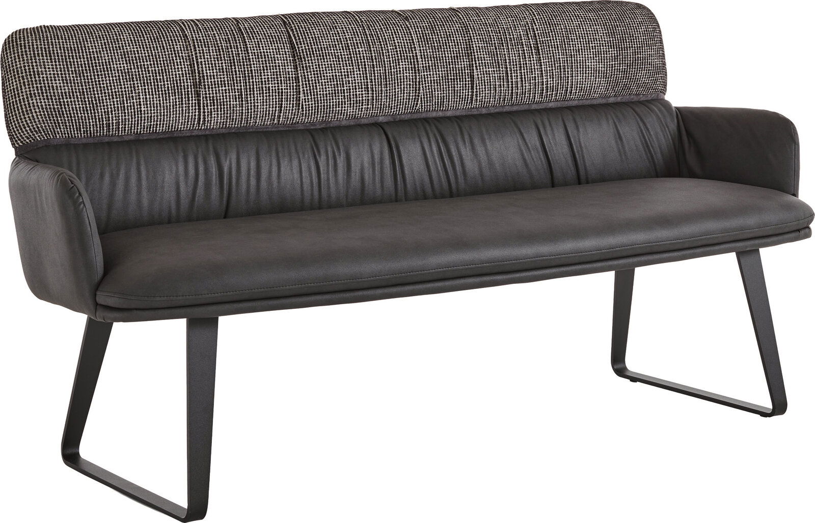 Moderne Sitzbank in Schwarz mit gepolsterter Sitzfläche und Armlehnen, hoher Rückenlehne in grauem Stoff, Metallkufen, freigestellt auf Weiß, Perspektive: schräg von vorne