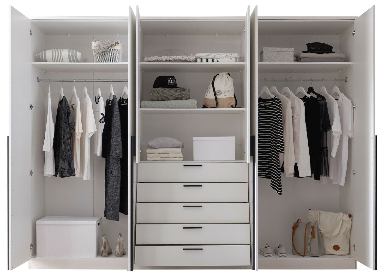 Drehtürenschrank 6-türig in weiß, geöffnet, mit Kleidung, Regalen und Schubladen, frontal fotografiert.
